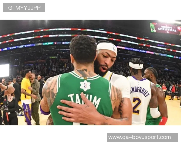 浓眉缺席九场比赛坐板凳身穿NFL球衣观战绿湾包装工比赛