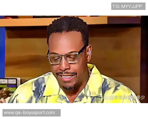 女主持与皮尔斯默契合作皮尔斯直言不愿与他人共做播客